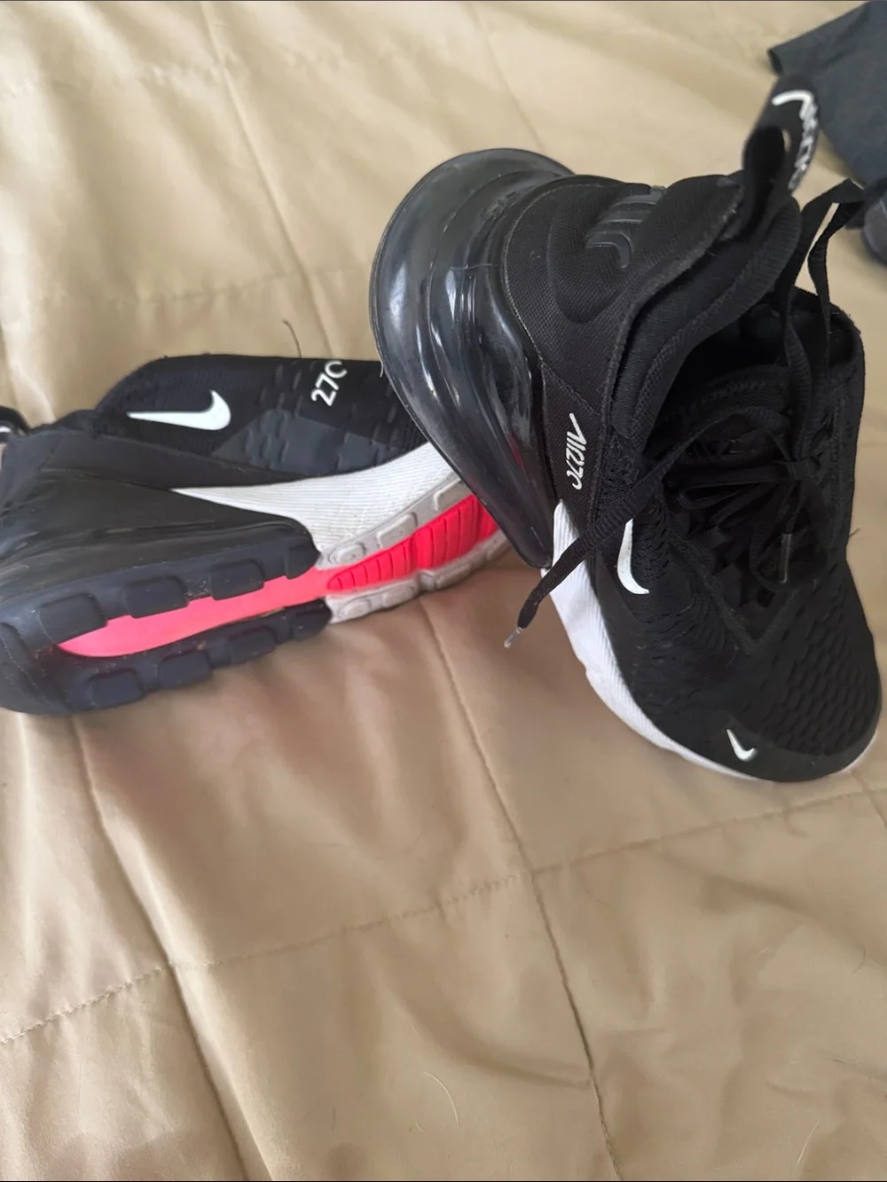 Nike Kids Black and White Air Max 270 with Pink Accent 6.5Y